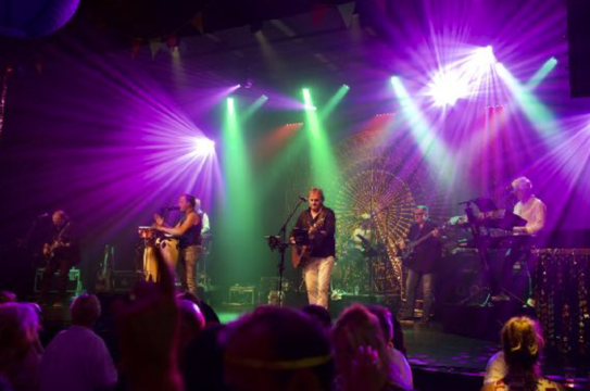The We Love Christmas Quiz met Muziekbingo!